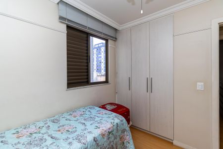 Apartamento à venda com 139m², 4 quartos e 2 vagasQuarto 2