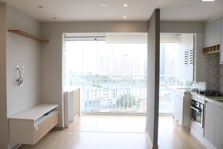 Sala de apartamento à venda com 2 quartos, 46m² em Parque Industrial Tomas Edson, São Paulo