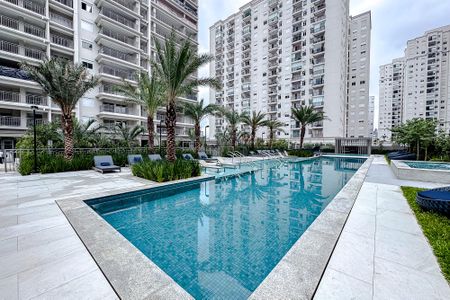 Apartamento à venda com 126m², 3 quartos e 2 vagas Apartamento à venda com 126m², 3 quartos e 2 vagasÁrea comum - Piscina