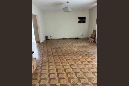 Casa à venda com 240m², 3 quartos e 4 vagasÁrea externa