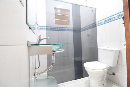 Banheiro da suíte 2 de casa para alugar com 2 quartos, 150m² em Parque Brasil, São Paulo