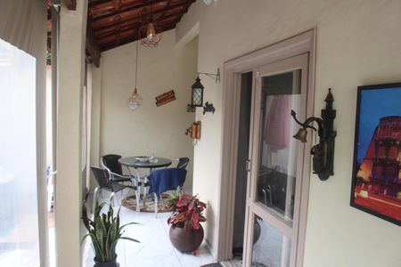 Casa à venda com 130m², 3 quartos e 6 vagasQuintal