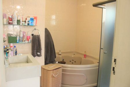 Casa à venda com 130m², 3 quartos e 6 vagasBanheiro da Suíte