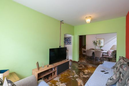 Casa à venda com 382m², 4 quartos e 4 vagas