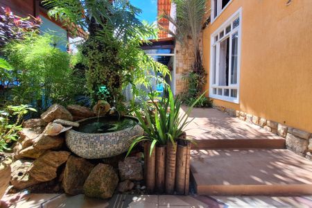 Casa de condomínio à venda com 380m², 3 quartos e 4 vagasQuintal