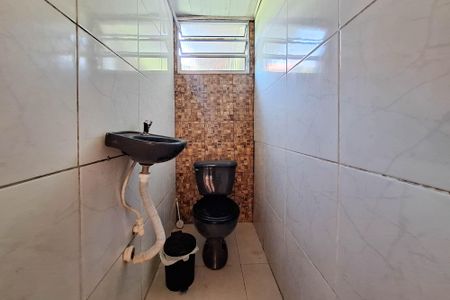 Casa de condomínio à venda com 380m², 3 quartos e 4 vagasBanheiro de serviço