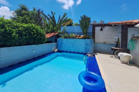 Casa de condomínio à venda com 380m², 3 quartos e 4 vagasQuintal