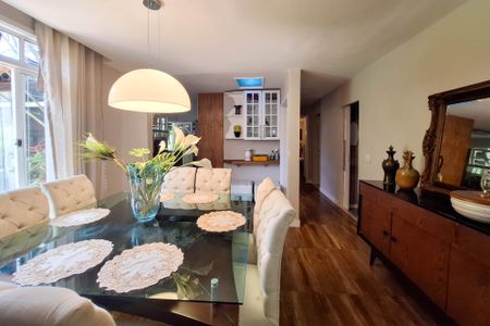 Sala de casa de condomínio à venda com 3 quartos, 380m² em Pendotiba, Niterói