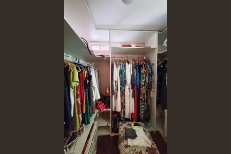 Casa de condomínio à venda com 380m², 3 quartos e 4 vagasCloset da suíte 2