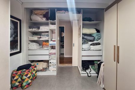 Casa de condomínio à venda com 380m², 3 quartos e 4 vagasQuarto 1