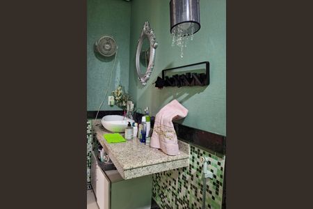 Casa de condomínio à venda com 380m², 3 quartos e 4 vagasBanheiro 1