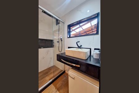 Casa de condomínio à venda com 380m², 3 quartos e 4 vagasBanheiro 2