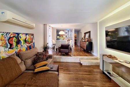 Sala de casa de condomínio à venda com 3 quartos, 380m² em Pendotiba, Niterói