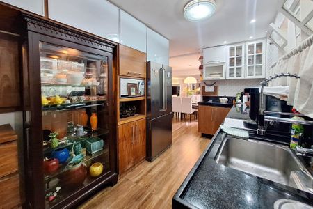 Casa de condomínio à venda com 380m², 3 quartos e 4 vagasCozinha