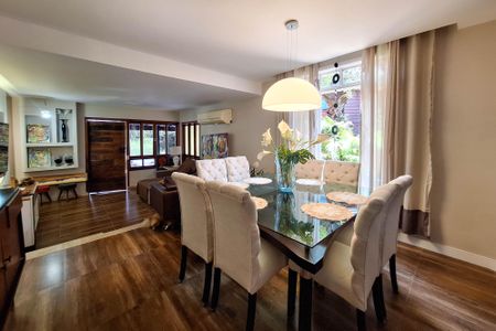 Sala de casa de condomínio à venda com 3 quartos, 380m² em Pendotiba, Niterói