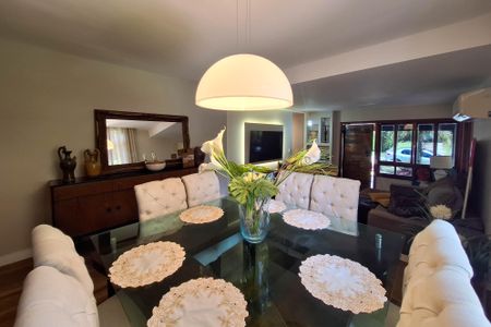 Casa de condomínio à venda com 380m², 3 quartos e 4 vagasSala