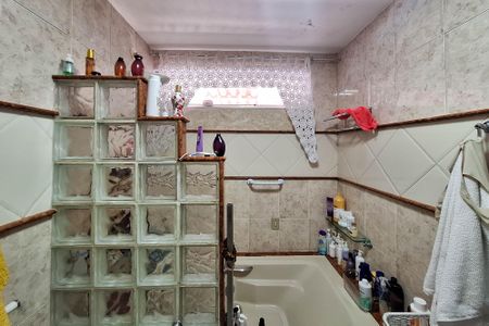 Casa de condomínio à venda com 380m², 3 quartos e 4 vagasBanheiro da Suíte 2