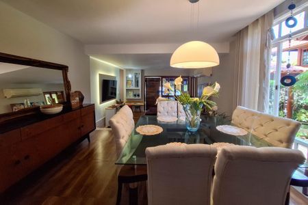 Casa de condomínio à venda com 380m², 3 quartos e 4 vagasSala