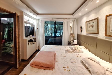 Casa de condomínio à venda com 380m², 3 quartos e 4 vagasSuíte 2