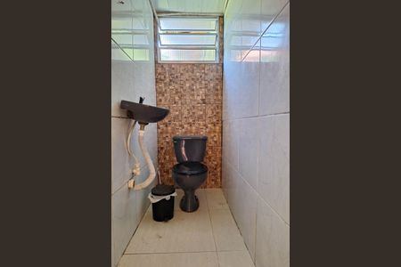 Casa de condomínio à venda com 380m², 3 quartos e 4 vagasBanheiro de serviço