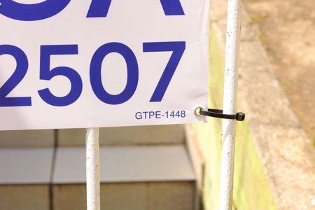 Casa para alugar com 85m², 3 quartos e 2 vagasPlaca instalada no portão do imóvel - Código da placa: GTPE-1448