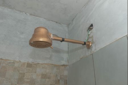 Banheiro de kitnet/studio para alugar com 1 quarto, 25m² em Santo Amaro, São Paulo