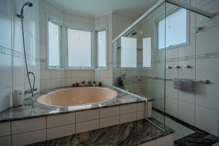 Casa à venda com 1213m², 6 quartos e 4 vagas