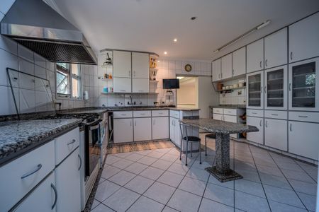 Casa à venda com 1213m², 6 quartos e 4 vagas