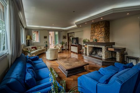 Casa à venda com 1213m², 6 quartos e 4 vagas