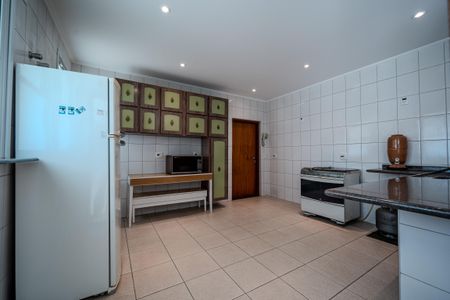 Casa à venda com 1213m², 6 quartos e 4 vagas