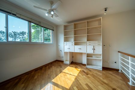 Casa à venda com 1213m², 6 quartos e 4 vagas