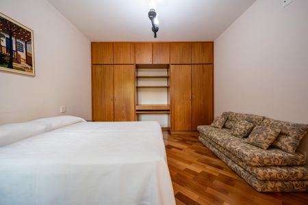 Casa à venda com 1213m², 6 quartos e 4 vagas