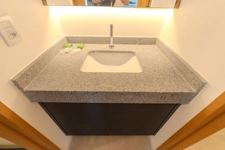 Banheiro de kitnet/studio para alugar com 1 quarto, 41m² em República, São Paulo