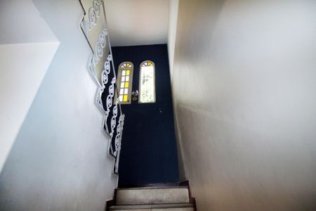 Casa à venda com 335m², 4 quartos e 4 vagasSala - Escada 2º piso