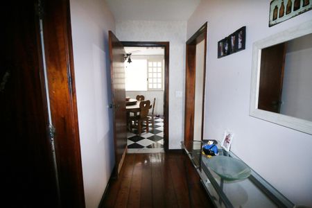 Casa à venda com 335m², 4 quartos e 4 vagasSala - Corredor