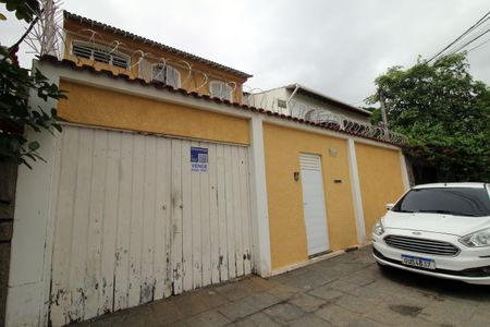 Casa à venda com 335m², 4 quartos e 4 vagasFachada da casa