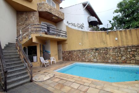 Casa à venda com 335m², 4 quartos e 4 vagasPiscina