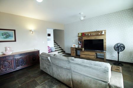 Sala de casa para alugar com 4 quartos, 335m² em Vila Kosmos, Rio de Janeiro