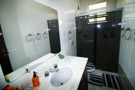 Casa à venda com 335m², 4 quartos e 4 vagasBanheiro Social