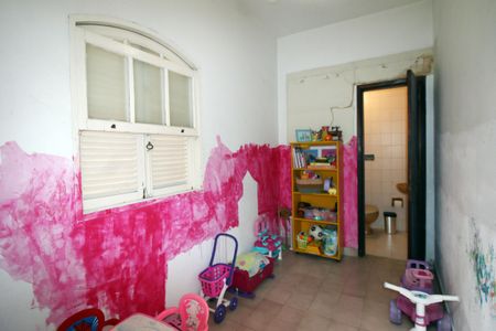 Casa à venda com 335m², 4 quartos e 4 vagasQuarto de Serviço