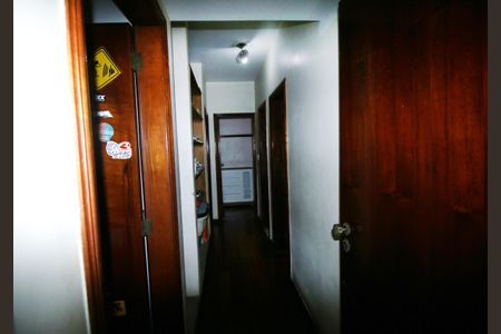 Casa à venda com 335m², 4 quartos e 4 vagasCorredor 2º piso