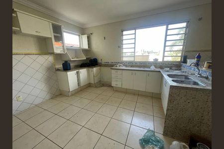 Cozinha de casa para alugar com 4 quartos, 467m² em Tabajaras, Uberlândia