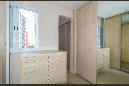 Apartamento à venda com 126m², 2 quartos e sem vagaCloset - Suíte 2