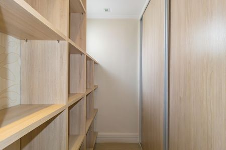 Apartamento à venda com 126m², 2 quartos e sem vagaCloset - Suíte 2