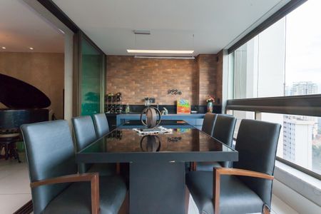 Apartamento à venda com 201m², 3 quartos e 4 vagas Apartamento à venda com 201m², 3 quartos e 4 vagasVaranda da Sala