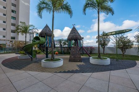 Apartamento à venda com 201m², 3 quartos e 4 vagas Apartamento à venda com 201m², 3 quartos e 4 vagasÁrea comum - Playground