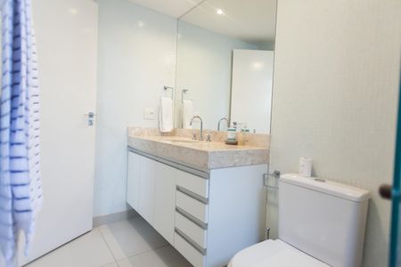 Apartamento à venda com 201m², 3 quartos e 4 vagas Apartamento à venda com 201m², 3 quartos e 4 vagassuite 2