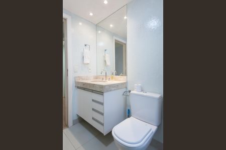 Apartamento à venda com 201m², 3 quartos e 4 vagas Apartamento à venda com 201m², 3 quartos e 4 vagasBanheiro suite 1