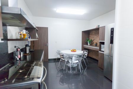 Apartamento à venda com 201m², 3 quartos e 4 vagas Apartamento à venda com 201m², 3 quartos e 4 vagasCozinha
