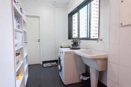 Apartamento à venda com 201m², 3 quartos e 4 vagas Apartamento à venda com 201m², 3 quartos e 4 vagasÁrea de Serviço